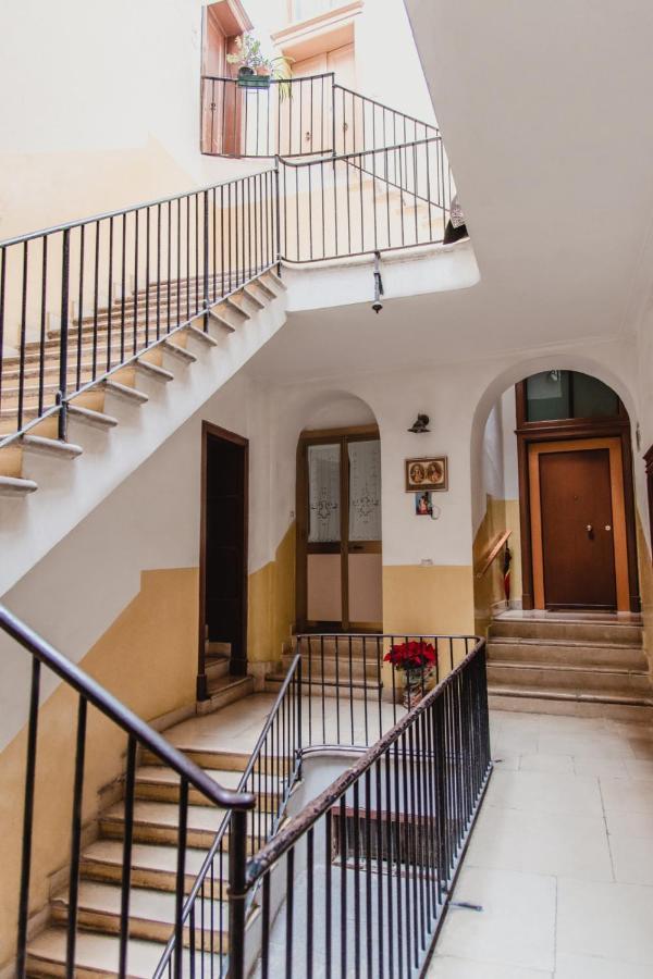 Palazzo Le Travi Hotell Bari Eksteriør bilde