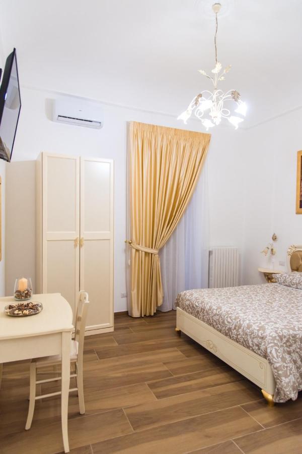 Palazzo Le Travi Hotell Bari Eksteriør bilde